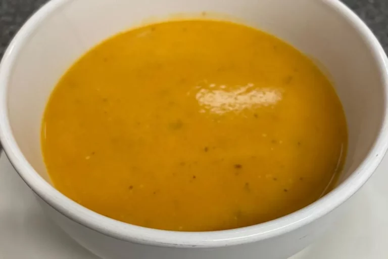 Sopa turca de lentilha vermelha de baixa caloria